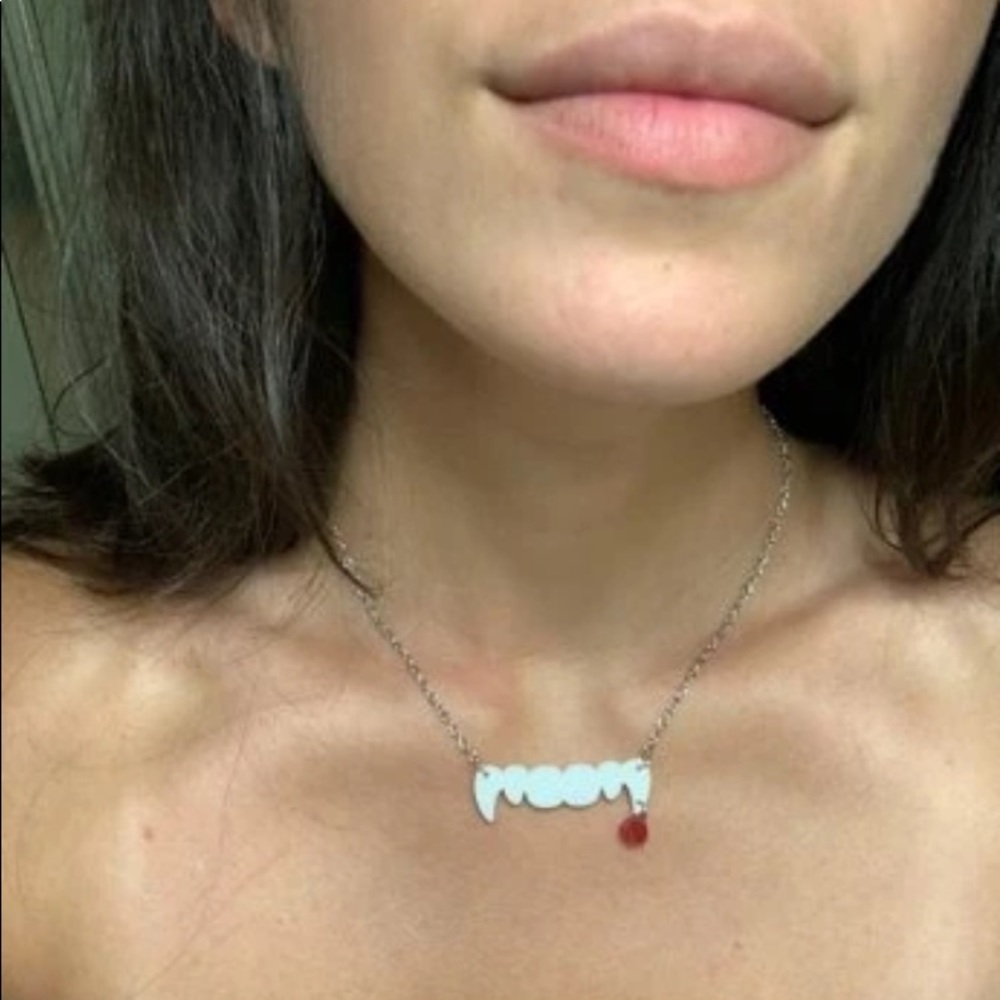 🩸 Awesome Blood Fang Resin Necklace In Black Or White 🧛‍♀️